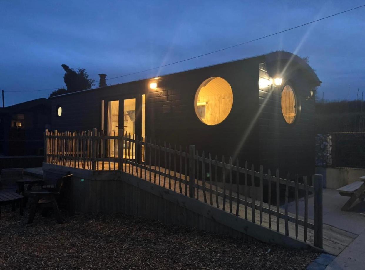 Gorestown Glamping Chalets Drummond Extérieur photo