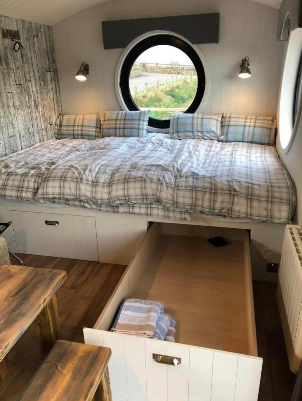 Gorestown Glamping Chalets Drummond Extérieur photo
